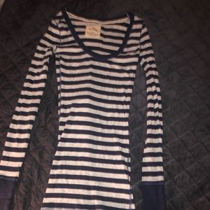 Hollister long sleeve V neck